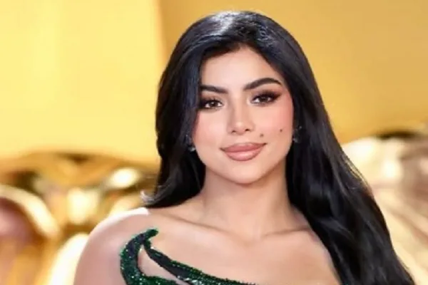 كارولين عزمي