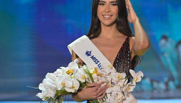 بيرلا حرب تُتوَّج ملكة جمال لبنان 2025