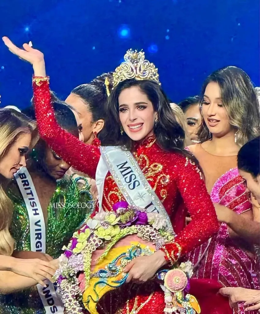 تتويج فاطمة بوش ورسالة القوة